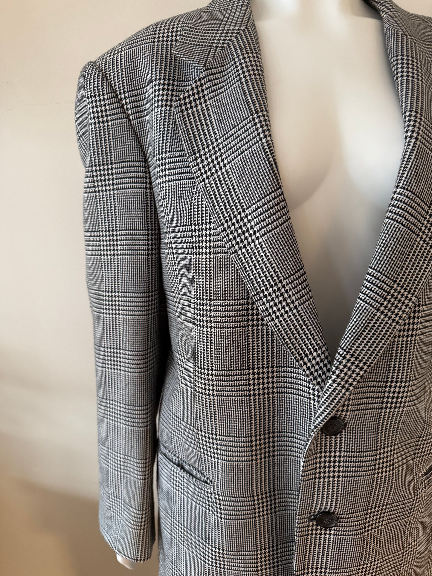 Oversized houndstooth checkered vintage blazer