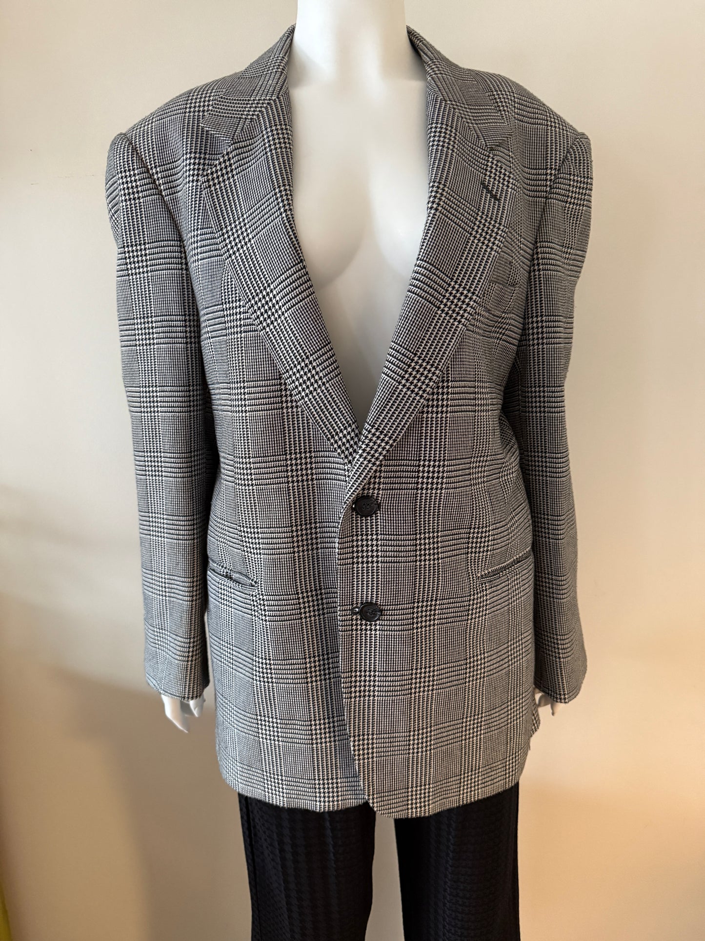 Oversized houndstooth checkered vintage blazer