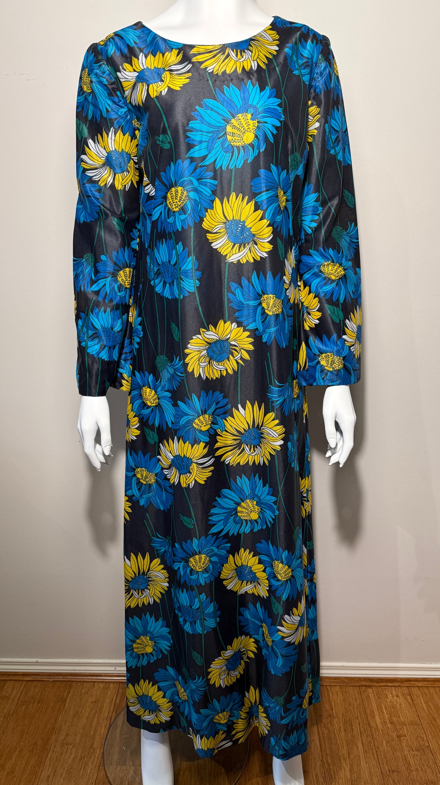 Vintage 1970s floral flared sleeve maxi dress