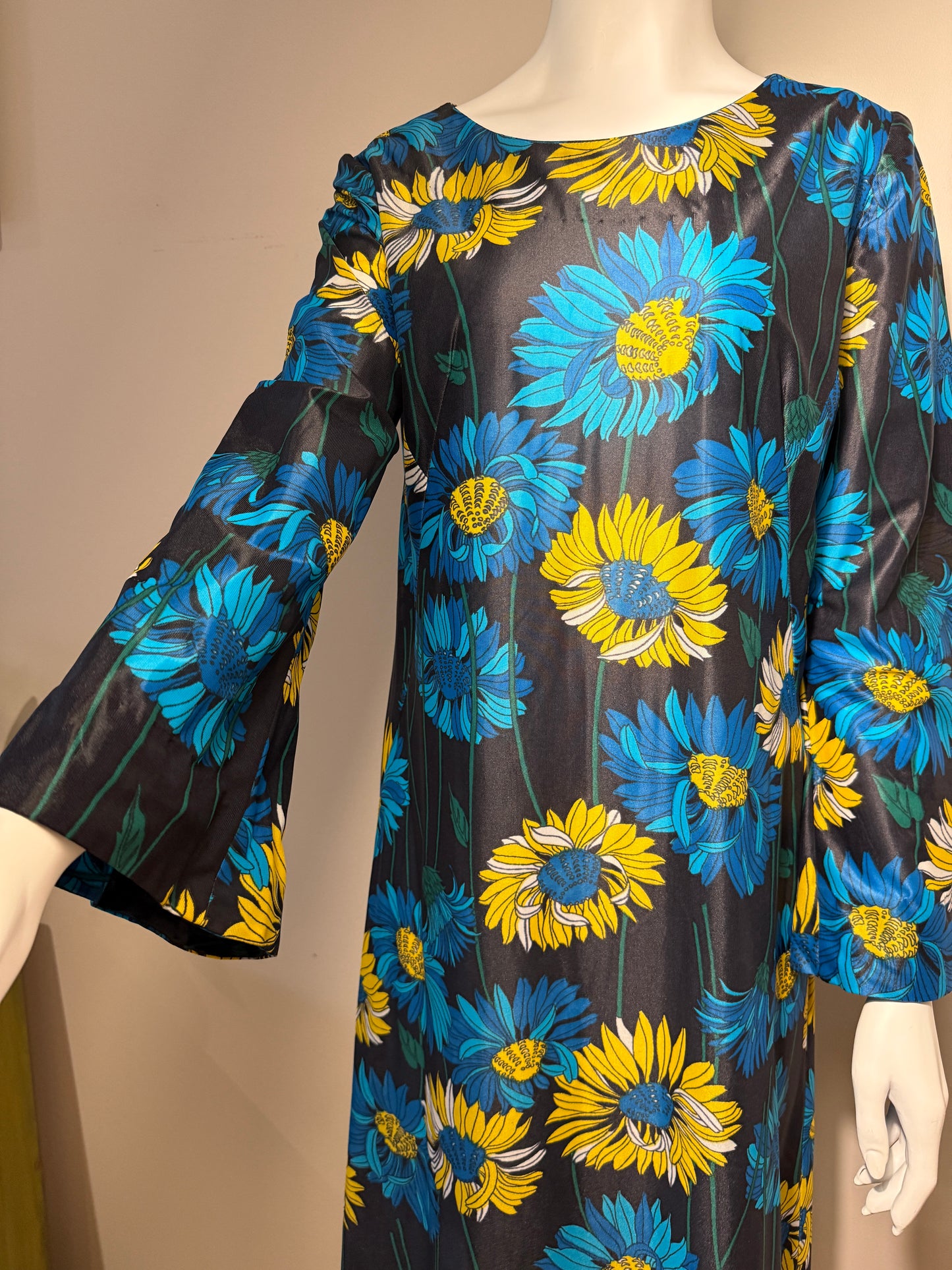 Vintage 1970s floral flared sleeve maxi dress